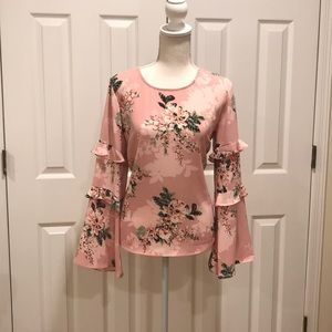 Really cute Pink Floral Blouse! 👚 🥰